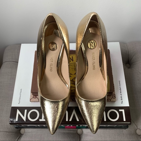 River Island Gold Wide Fit Razor Heel Court Shoes - Picture 6 of 8